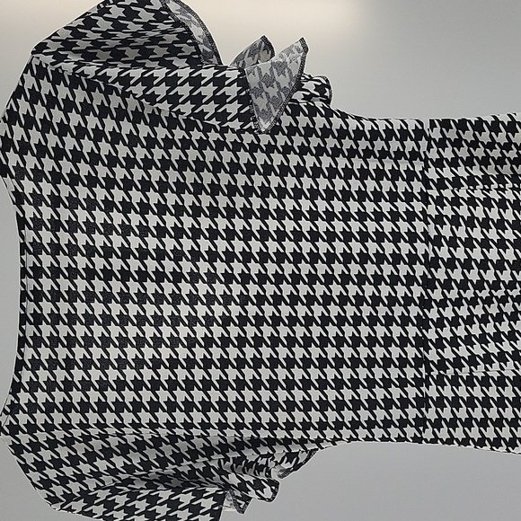 Black and White Houndstooth Dress - Picture 11 of 16